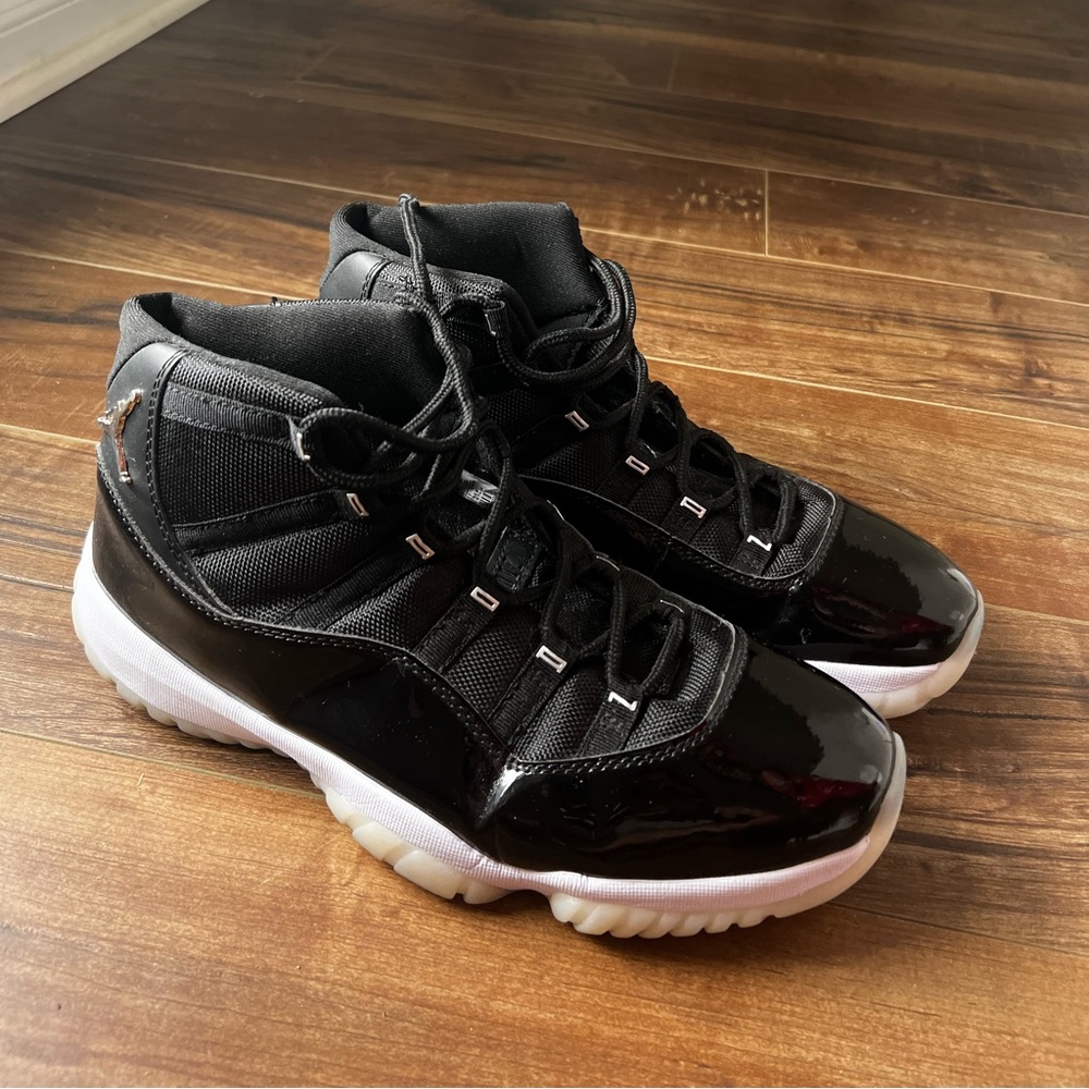 Basketball shoes